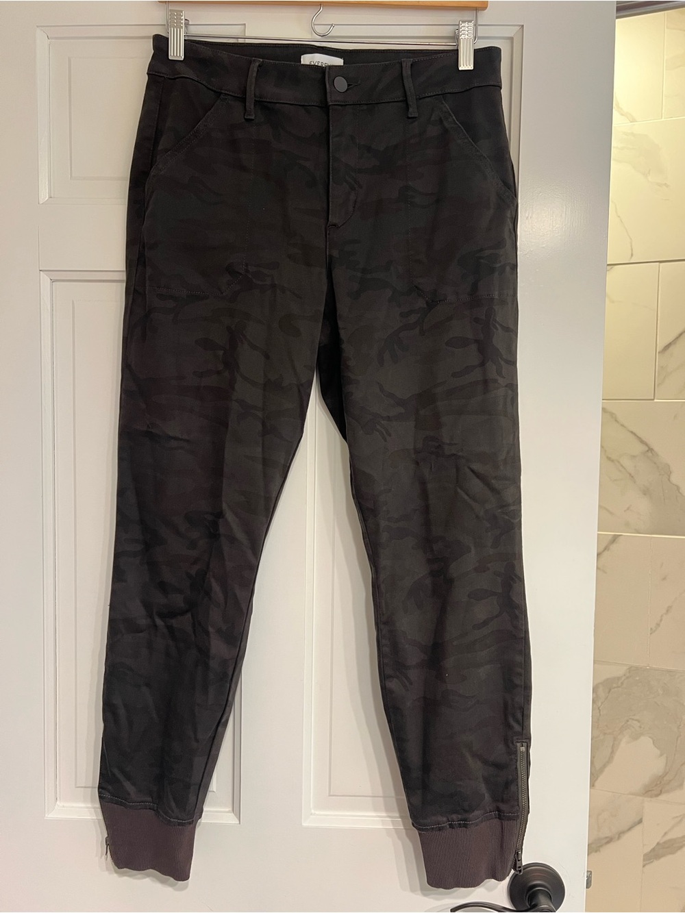 Evereve Camo Black Jogger Pants